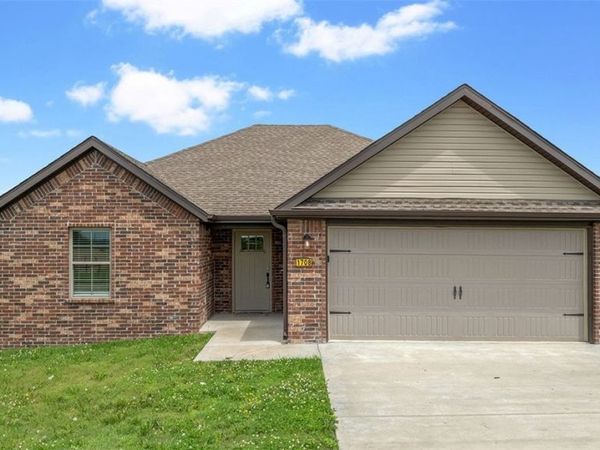 1708 Taylor Orchard Road , Gentry, AR 72734