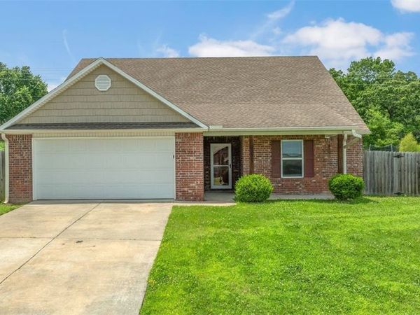 1209 Willow Oak Street, Elkins, AR 72727