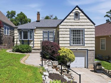 5560 Poppleton Avenue, Omaha, NE 68106