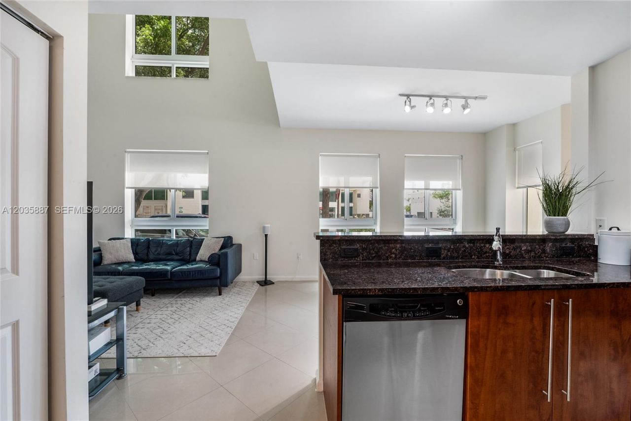 7375 SW 90th St , Unit TH107, Miami, FL 33156 Photo