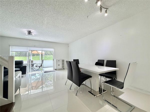 20807 NW 1st St , Pembroke Pines, FL 33029