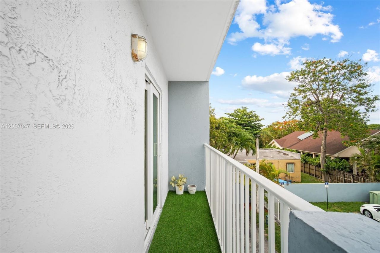 2575 SW 27th Ave , Unit 304, Miami, FL 33133 Photo
