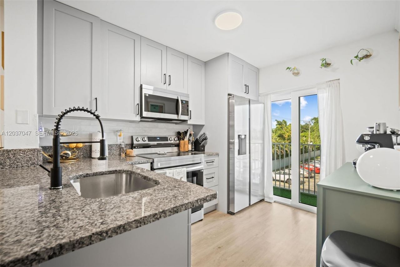 2575 SW 27th Ave , Unit 304, Miami, FL 33133 Photo