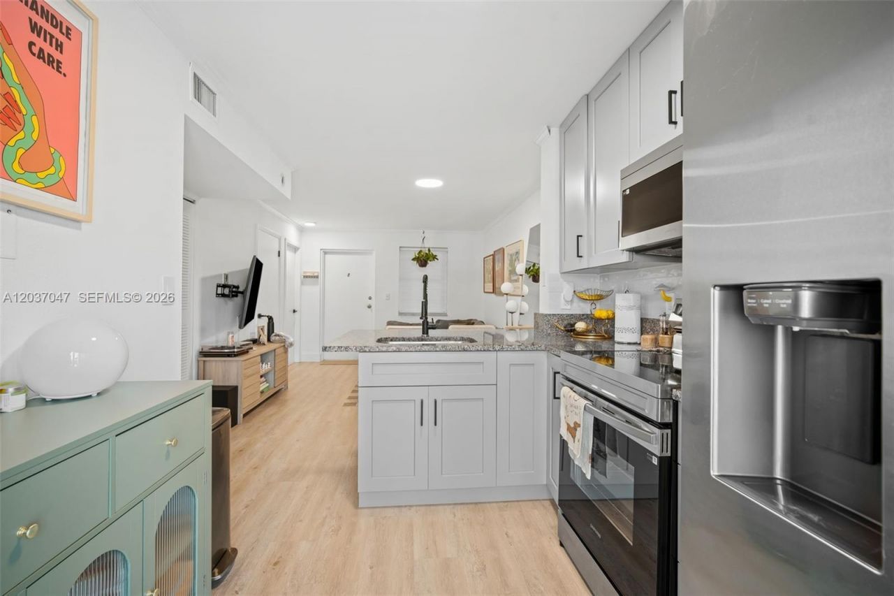 2575 SW 27th Ave , Unit 304, Miami, FL 33133 Photo