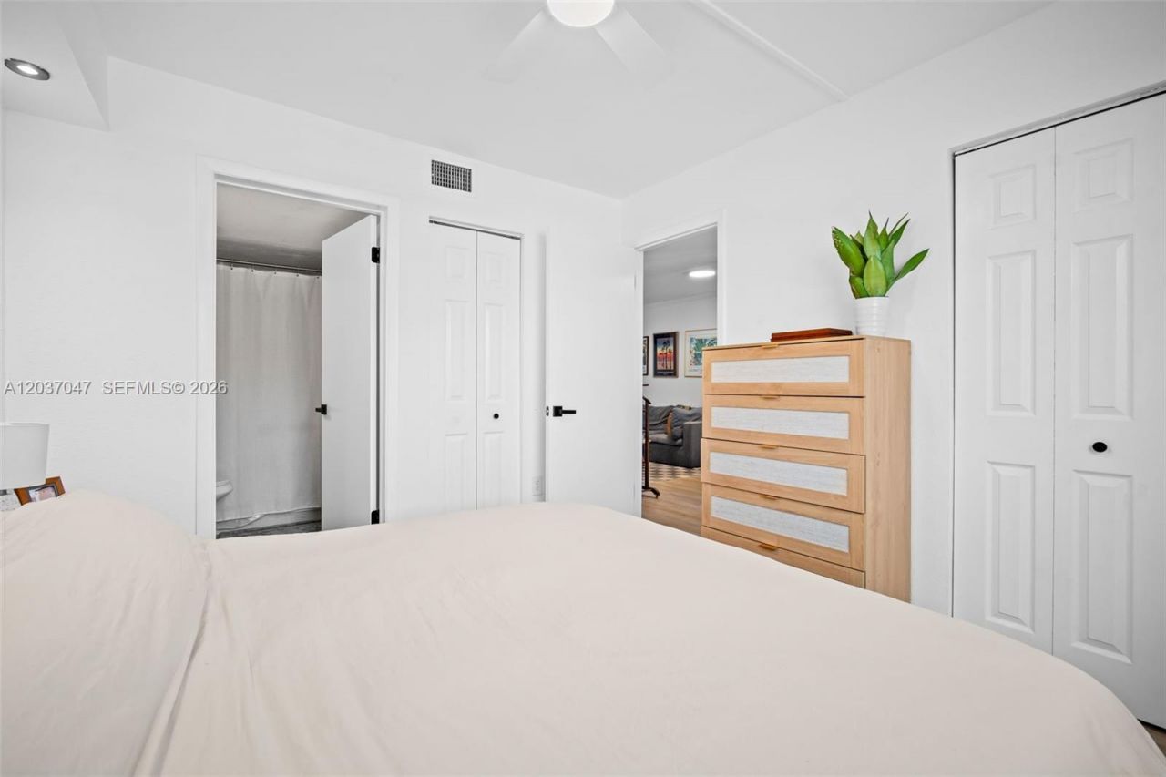 2575 SW 27th Ave , Unit 304, Miami, FL 33133 Photo