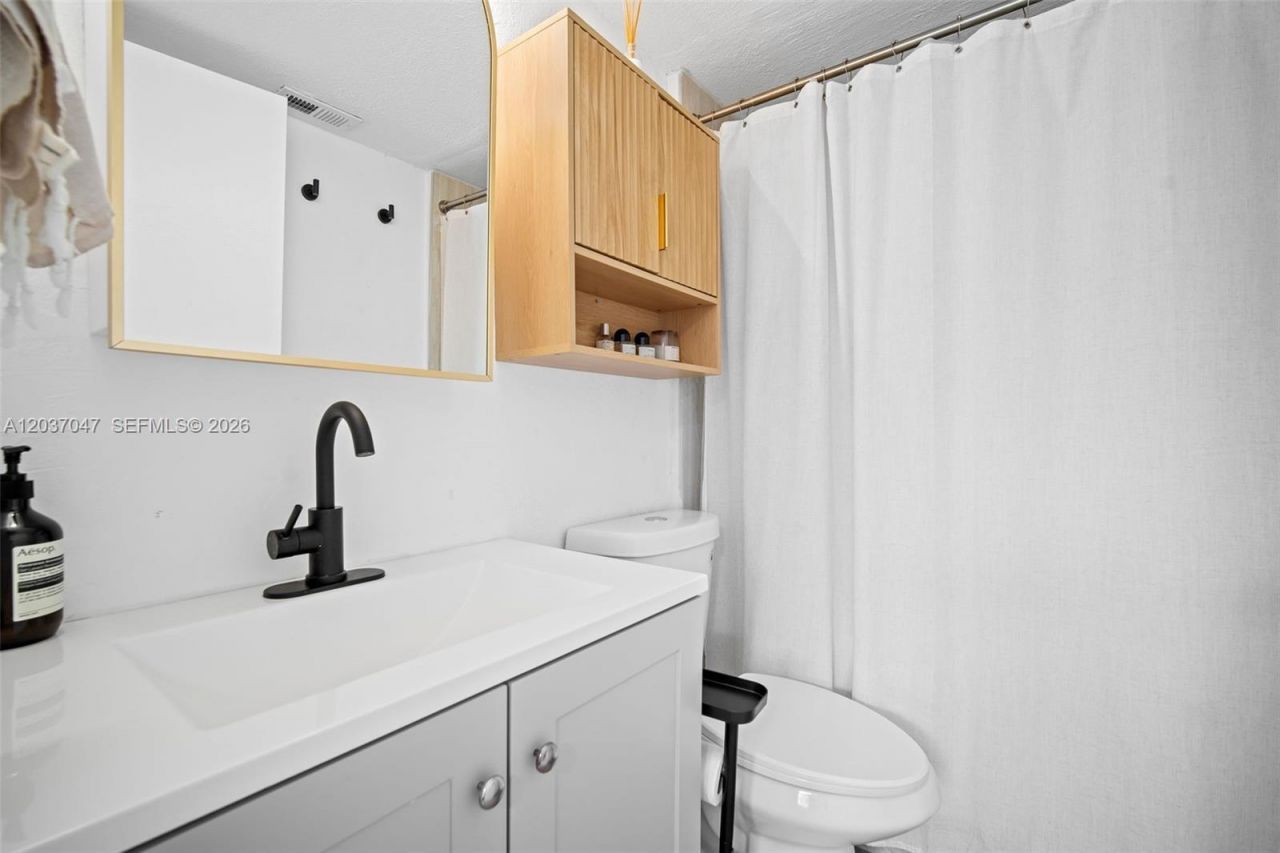 2575 SW 27th Ave , Unit 304, Miami, FL 33133 Photo