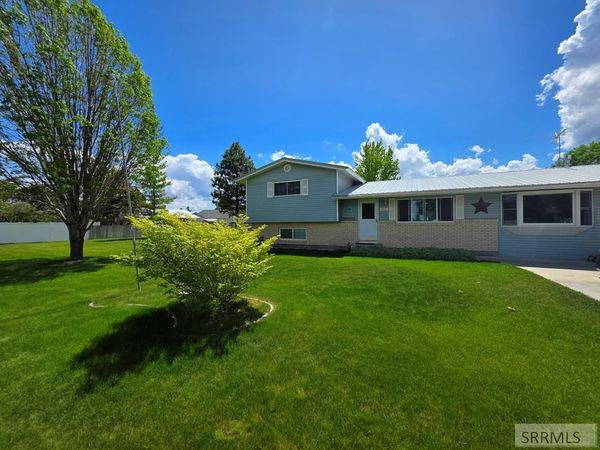 240 W Oak Street, SHELLEY, ID 83274