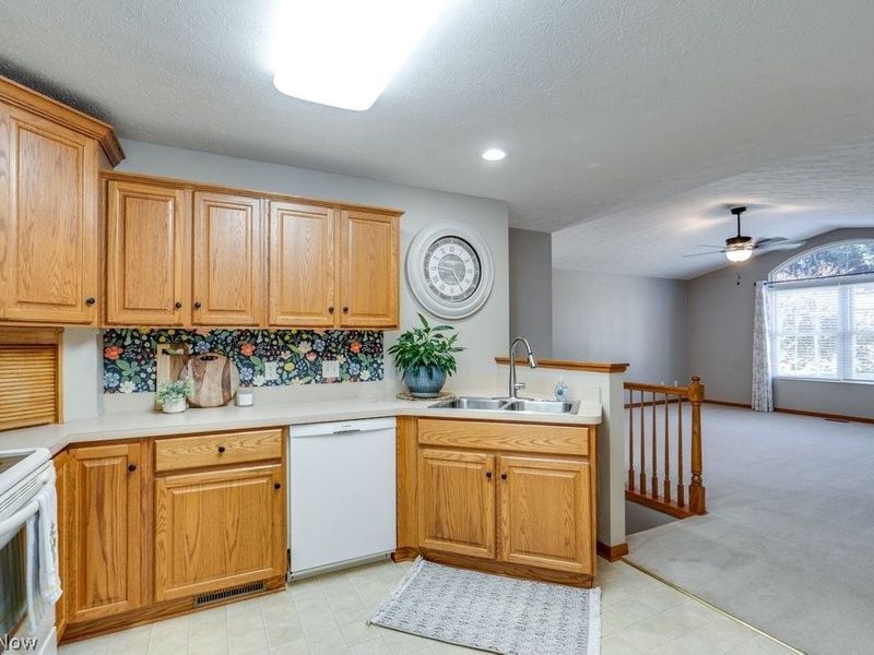 357 Woodbury Circle , Dalton, OH 44618 Photo 10