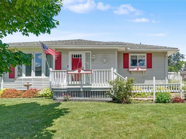 1052 Clifton Street NE, Cedar Rapids, IA 52402