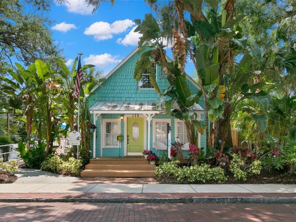 135 4TH AVENUE N, SAFETY HARBOR, FL 34695
