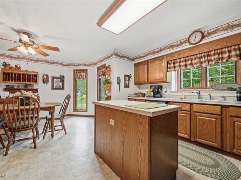 3556 Lake Road, Conneaut, OH 44030 Photo 12