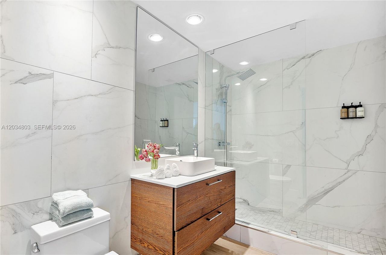 485 Brickell Ave , Unit 3211, Miami, FL 33131 Photo