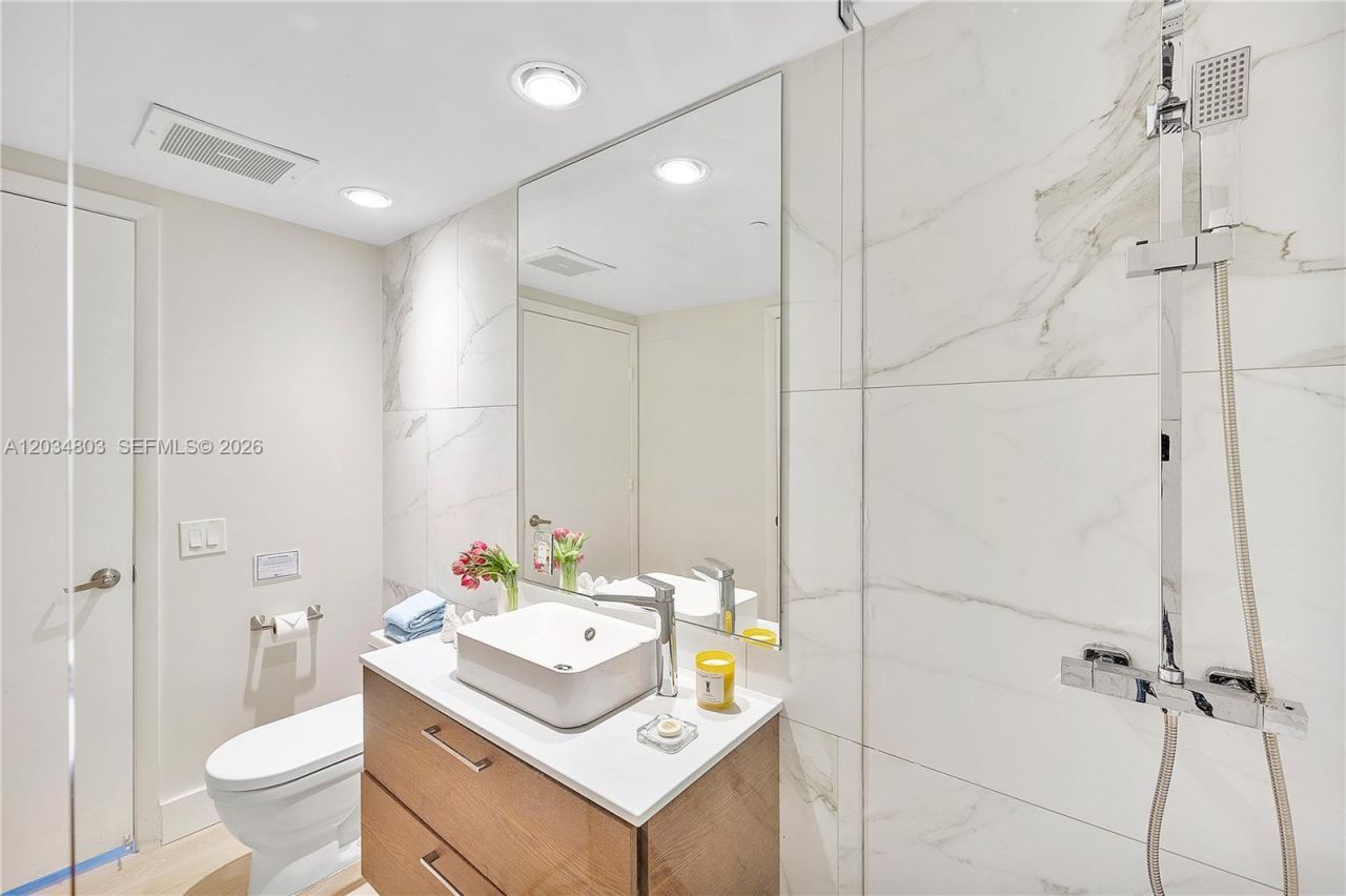485 Brickell Ave , Unit 3211, Miami, FL 33131 Photo