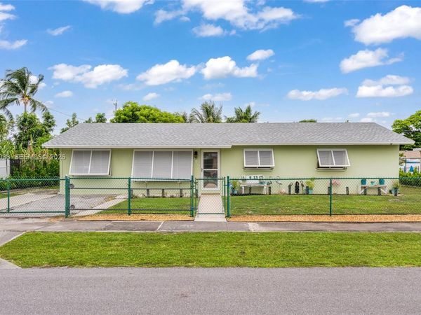 516 S 13th Ct , Lantana, FL 33462