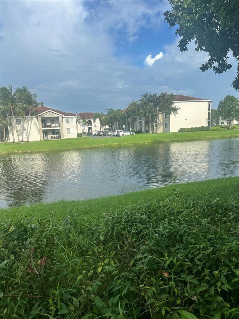 8050 N Nob Hill Rd, Unit 102, Tamarac, FL 33321 Photo