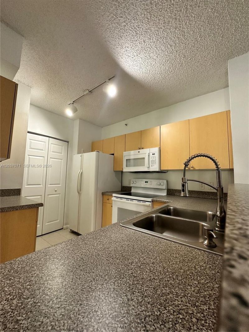 8050 N Nob Hill Rd, Unit 102, Tamarac, FL 33321 Photo