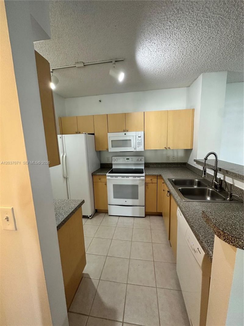 8050 N Nob Hill Rd , Unit 102, Tamarac, FL 33321 Photo