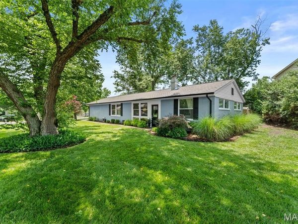 10 Crabapple Court, Olivette, MO 63132