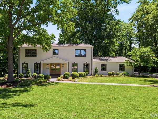 19 Sackston Woods Lane, St Louis, MO 63141