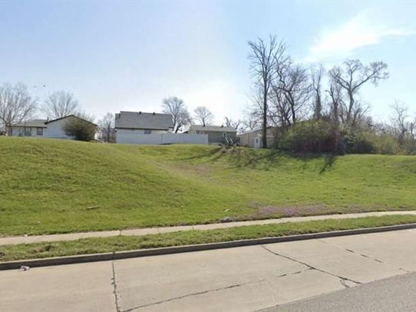 5948 Madison Avenue , Berkeley, MO 63140
