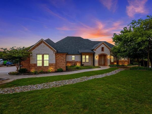 1040 Lighthouse Court, Grand Prairie, TX 75104