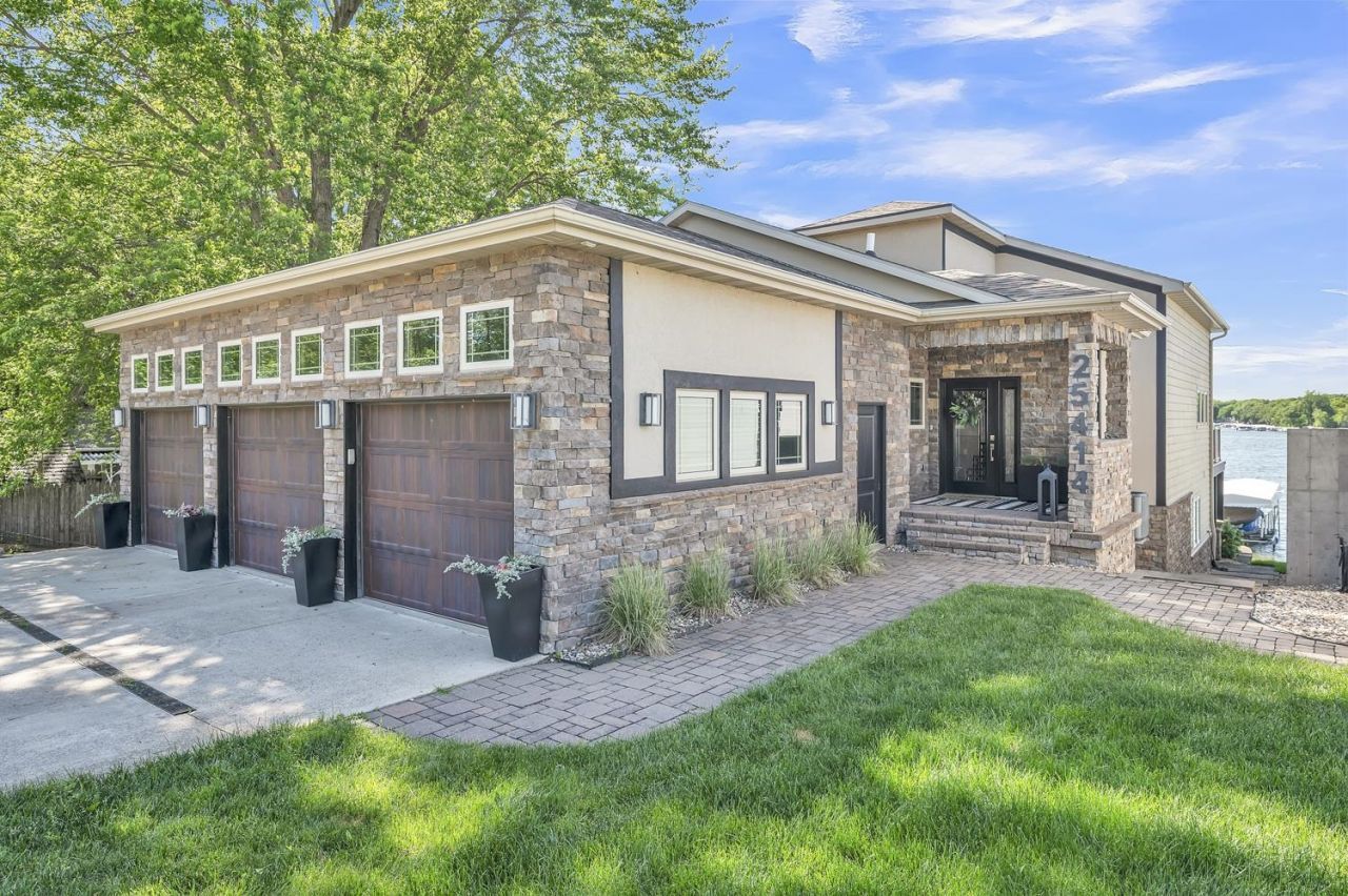 25414 182nd Street , Spirit Lake, IA 51360 Main Photo