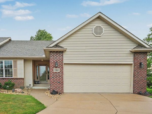 7301 35th Avenue Court , Moline, IL 61265