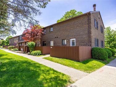 380 Surrey Hill, Rochester, NY 14623