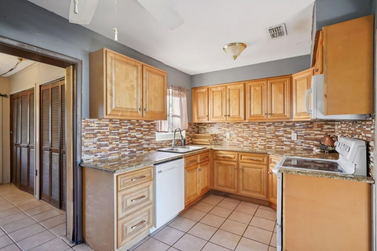 603 Oak Ridge Drive , Brandon, FL 33510 Photo