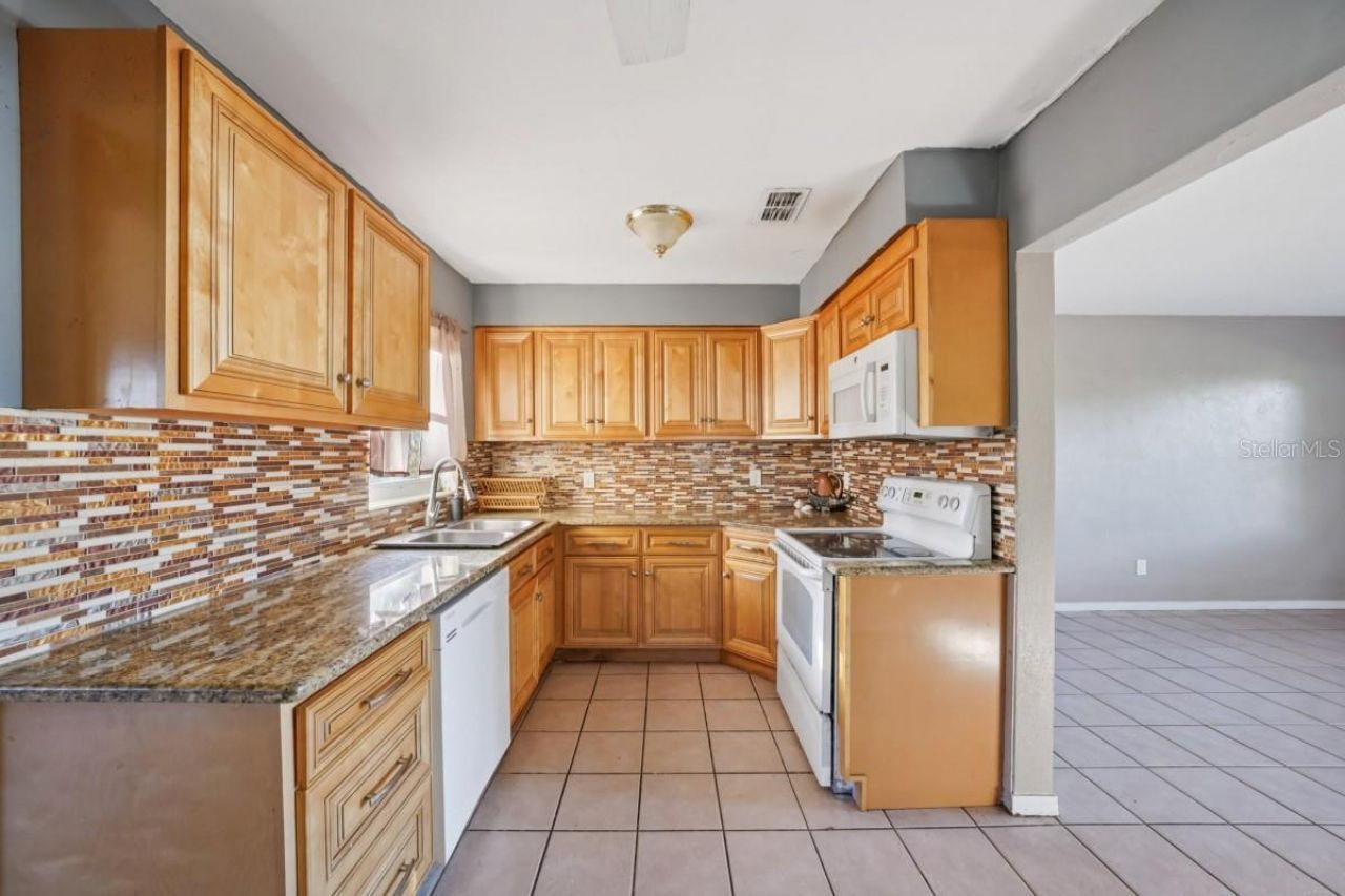 603 Oak Ridge Drive , Brandon, FL 33510 Photo