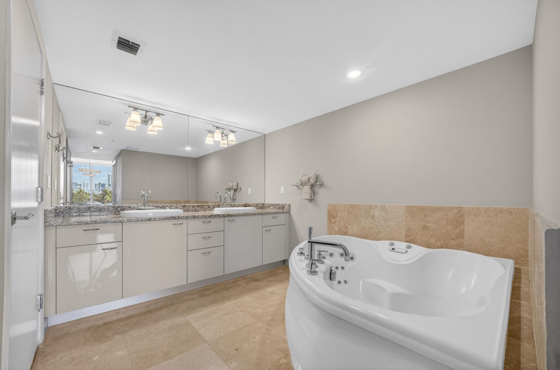45 Hendricks Isle, Unit 403, Fort Lauderdale, FL 33301 Photo
