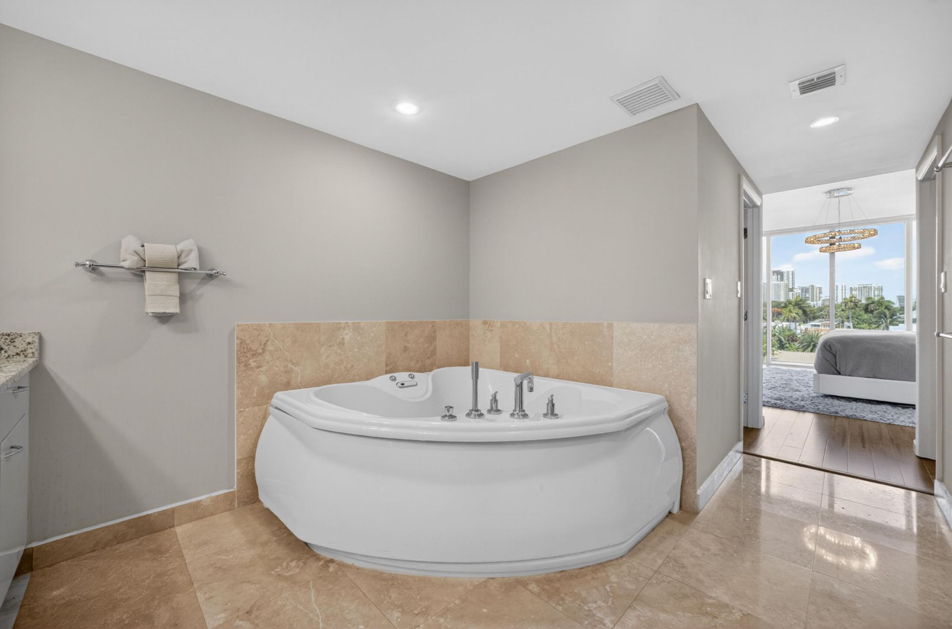 45 Hendricks Isle, Unit 403, Fort Lauderdale, FL 33301 Photo