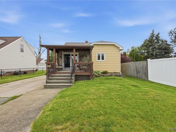 18 Stratford Place, Buffalo, NY 14225