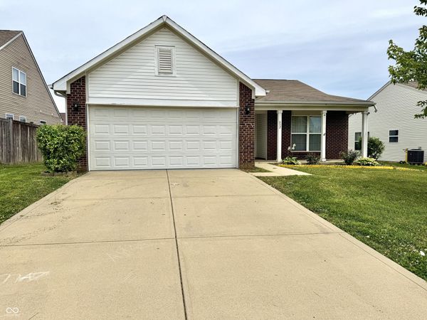 652 Loon Lane , Greenwood, IN 46143