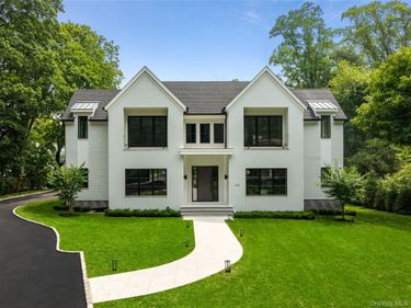 110 Dogwood Avenue, Roslyn Harbor, NY 11576