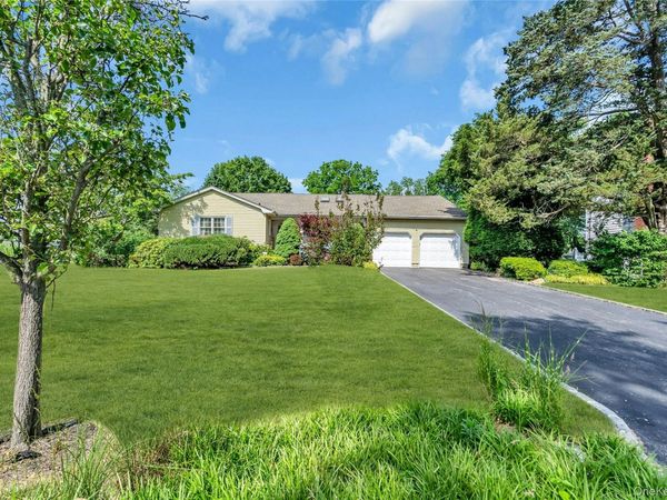 34 Aberdeen Road , Smithtown, NY 11787