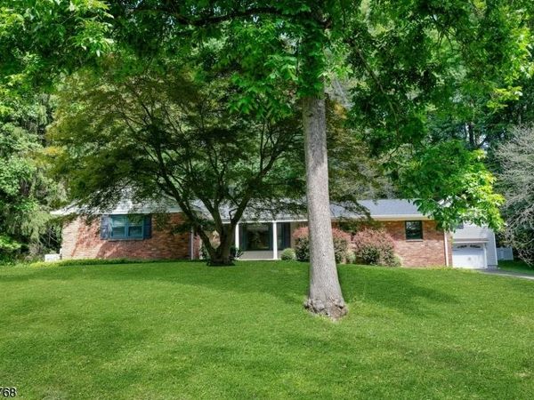 29 Dogwood Dr, Chester, NJ 07930