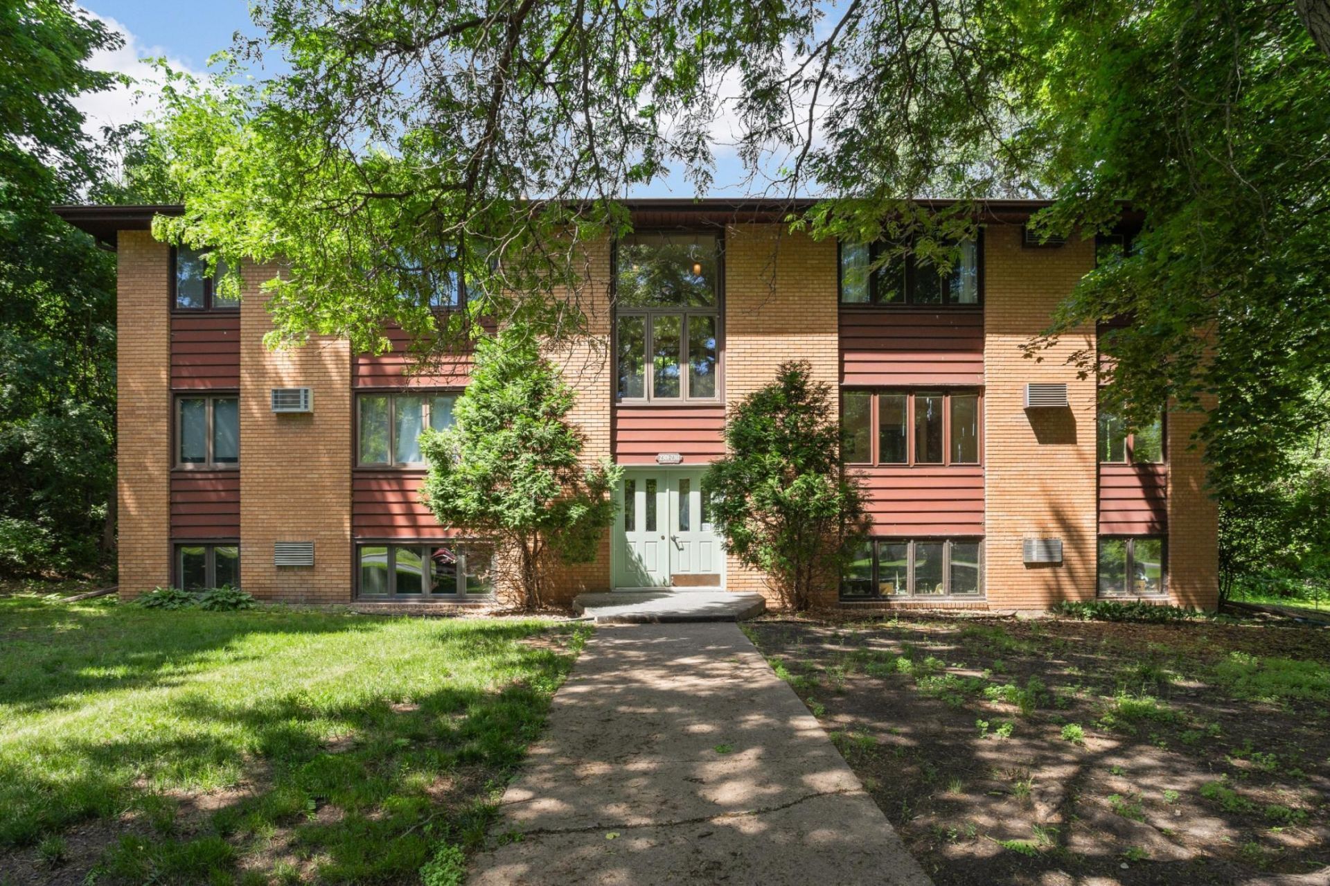 2301 Unity Avenue N, Golden Valley, MN 55422 Main Photo