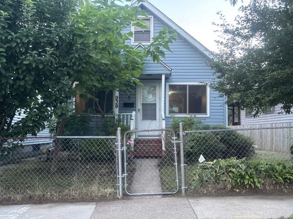 939 Earl Street, Saint Paul, MN 55106