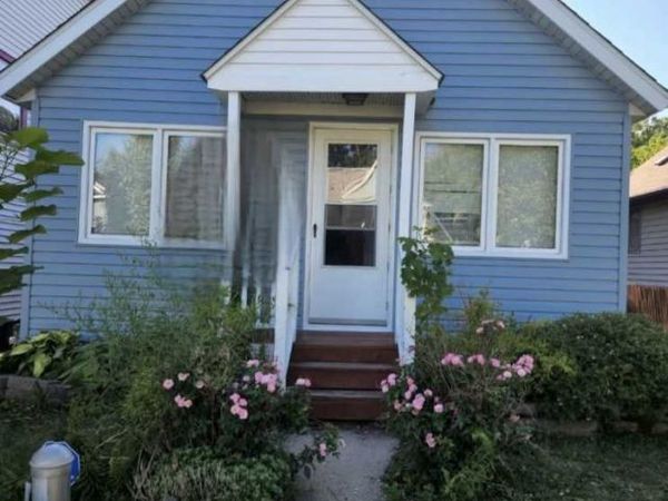 939 Earl Street , Saint Paul, MN 55106