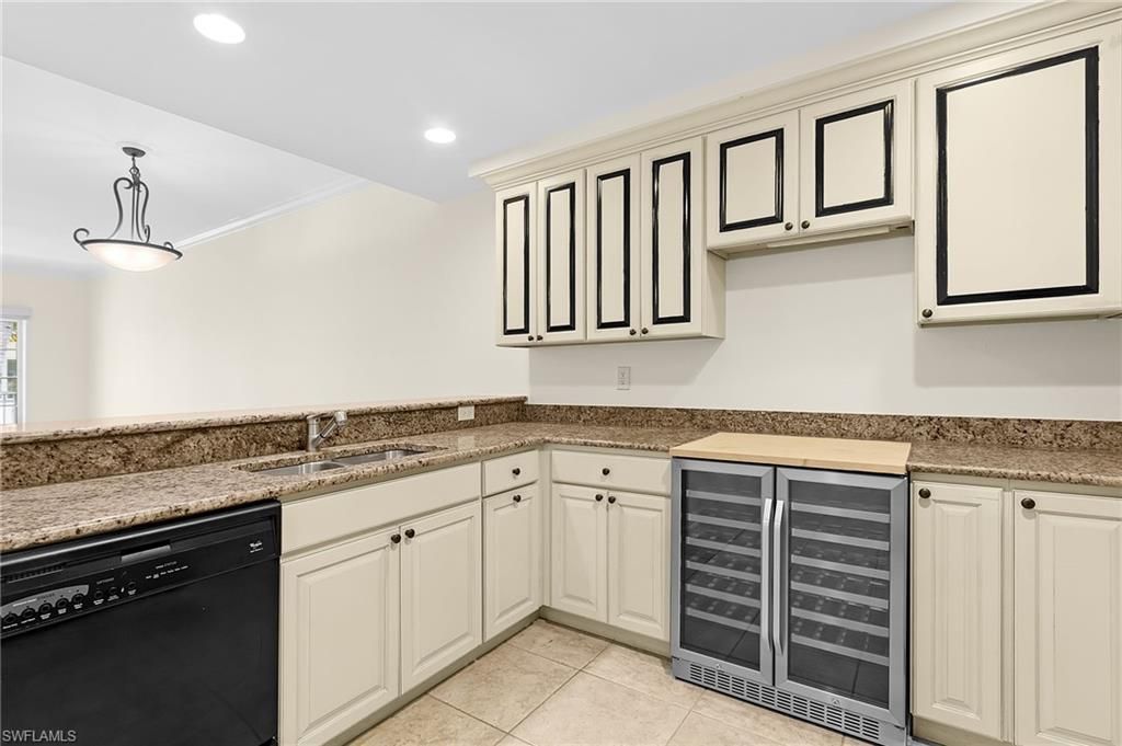221 9th St S, Unit 301, Naples, FL 34102 Photo
