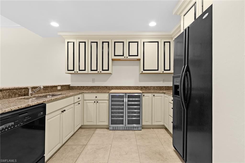 221 9th St S, Unit 301, Naples, FL 34102 Photo