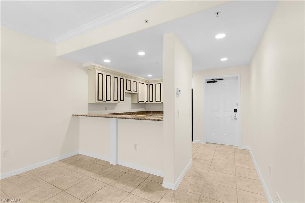221 9th St S, Unit 301, Naples, FL 34102 Photo