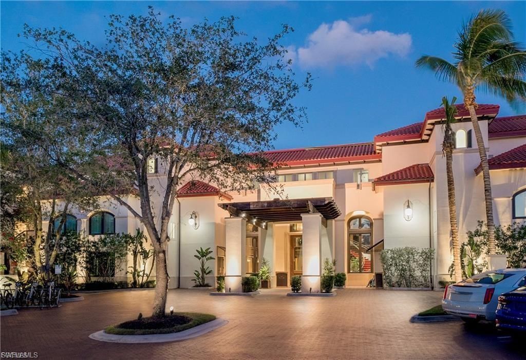 221 9th St S, Unit 301, Naples, FL 34102 Photo
