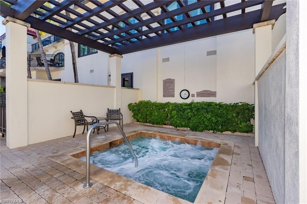 221 9th St S, Unit 301, Naples, FL 34102 Photo