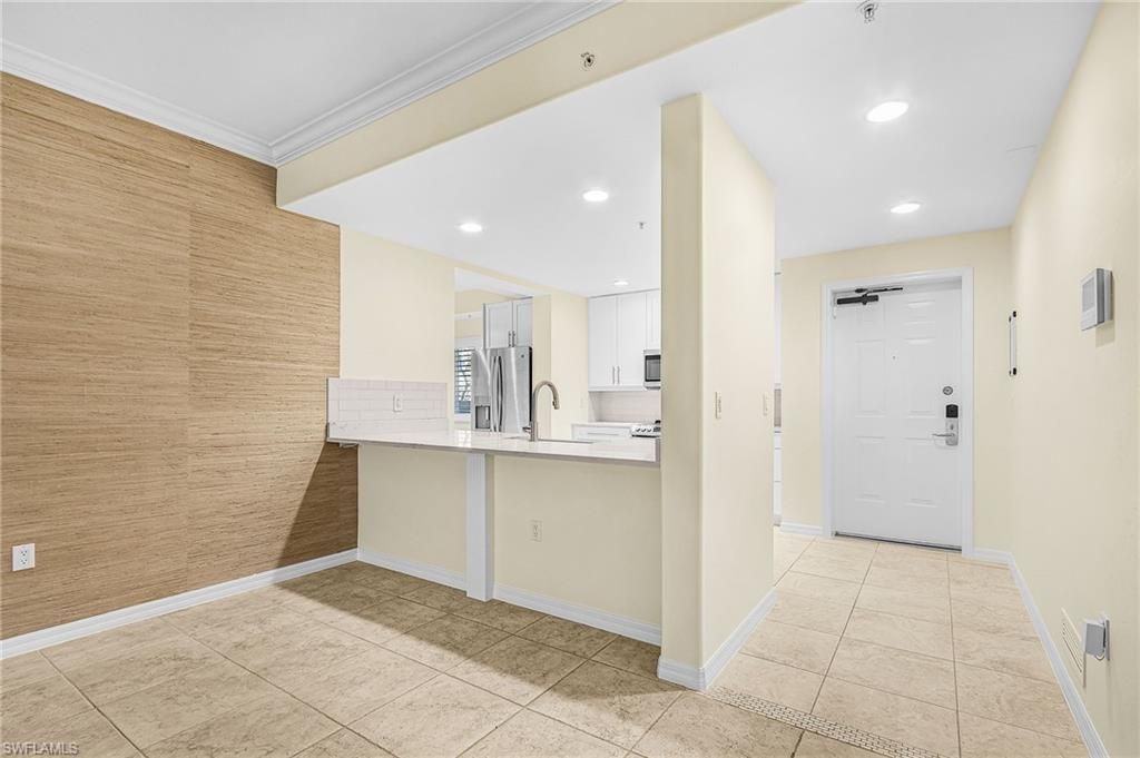 221 9th St S, Unit 301, Naples, FL 34102 Photo