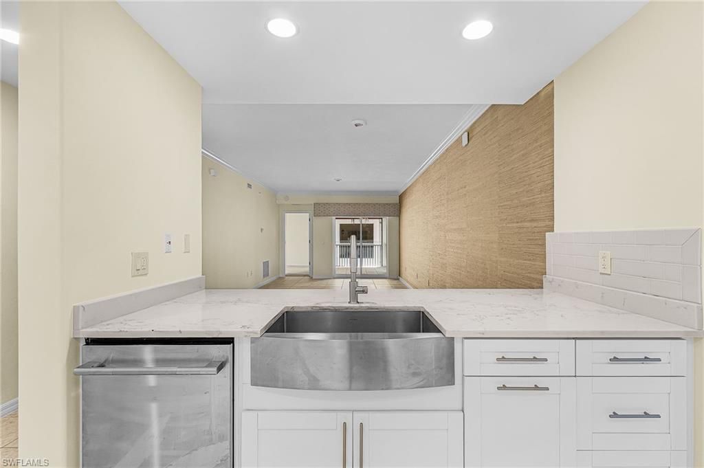 221 9th St S, Unit 301, Naples, FL 34102 Photo