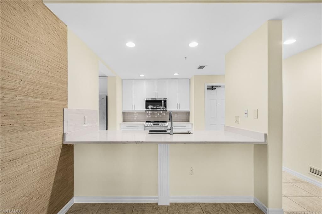 221 9th St S, Unit 301, Naples, FL 34102 Photo