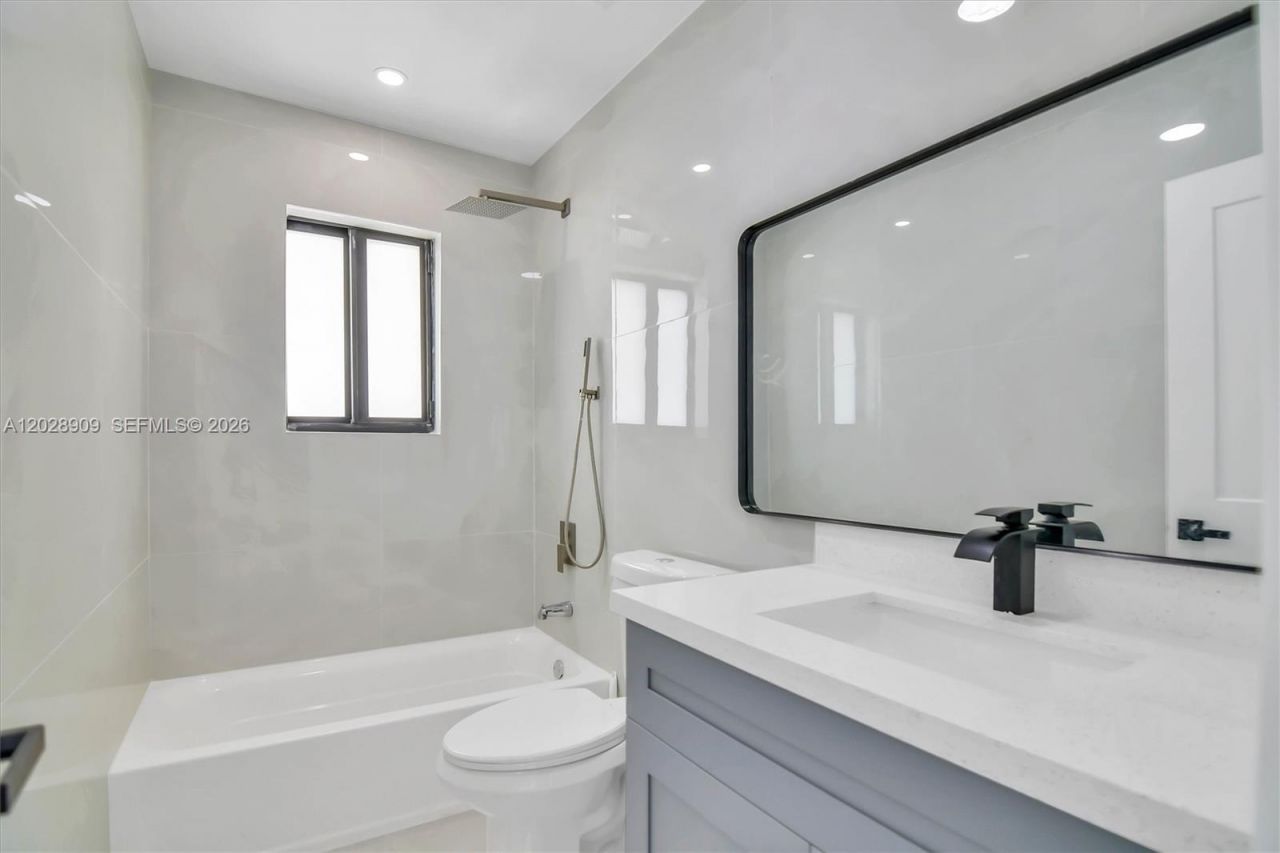 85 SW 30th Ave , Miami, FL 33135 Photo