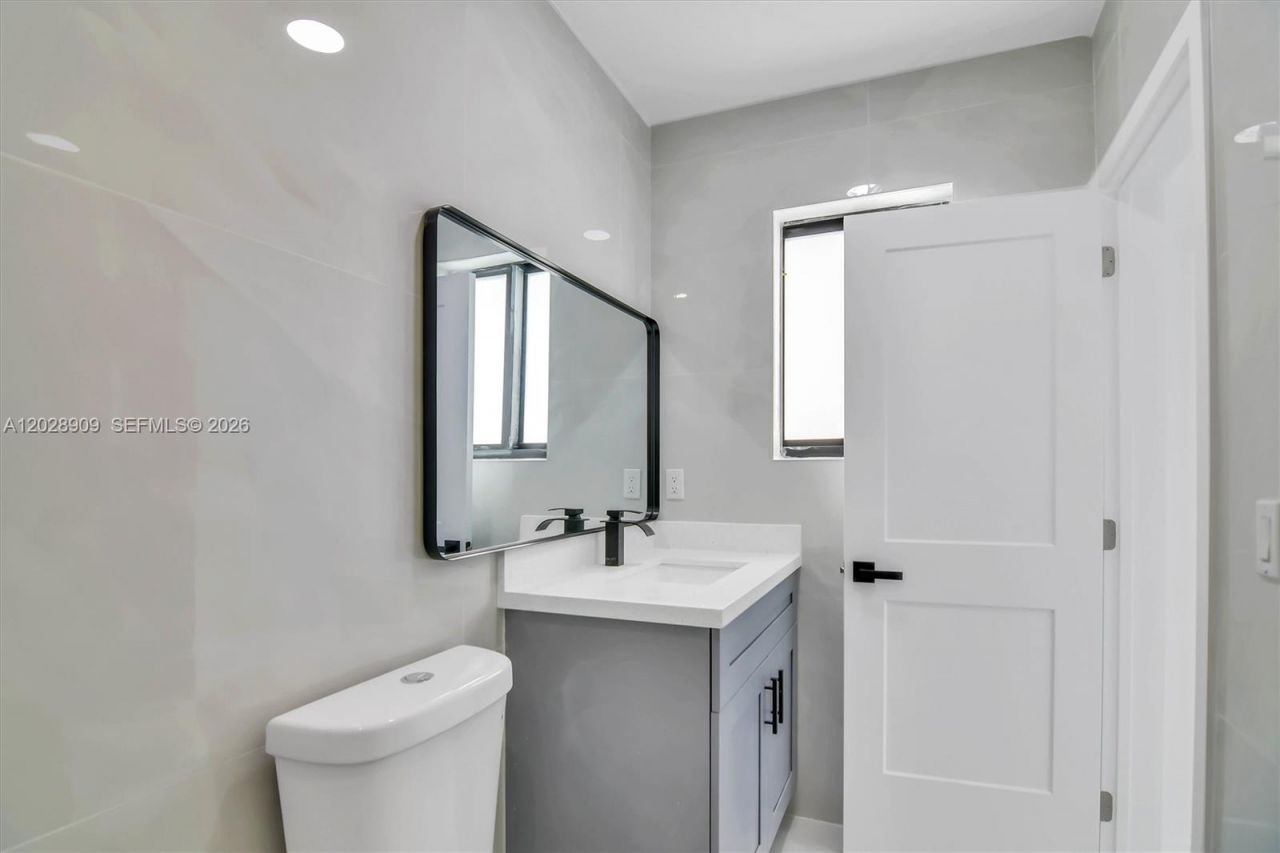 85 SW 30th Ave , Miami, FL 33135 Photo